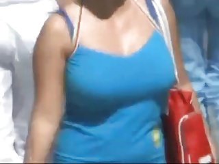 Bouncing Boobs in Public The Ultimate Compilation ( no Nudità )