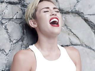 Miley Cyrus - Menghancurkan Bola ( Porn Sunting )