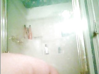 Maggiori Moglie sotto la doccia