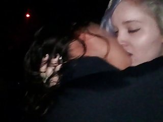 Chicas Sexy Making Out en un club