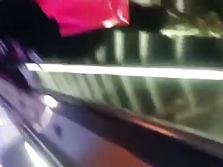 Big booty mexicaine sur l'escalator