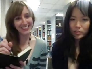 petite Asiat en Librairie avec une copines ( version longue )