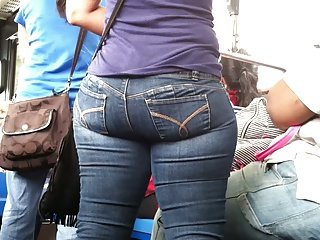 Candid Latina Booty på NYC Bus 2