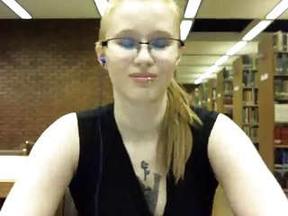 미친 도서관 소녀