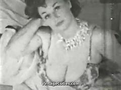 Chesty Mature Lady trong Erotic Session (năm 1950 Vintage)