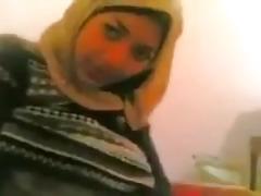 Egyiptomi higab lány mutat punci és a mellek